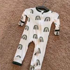 Kyte BABY White and Green Rainbow Footie